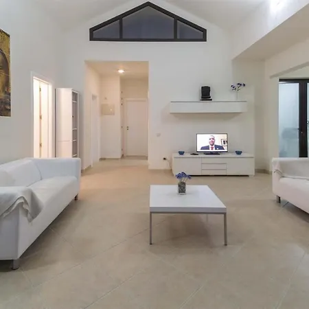 Stylish 4 Bedroom Villa Villa