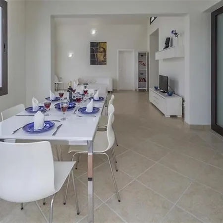 Stylish 4 Bedroom Villa Villa Playa Blanca