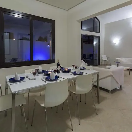 Villa Stylish 4 Bedroom Villa Playa Blanca